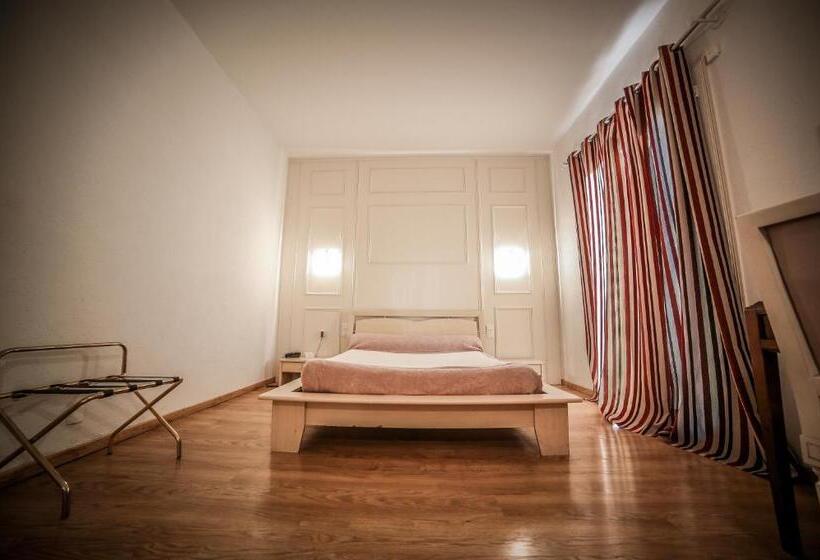 ホテル Castellu Rossu