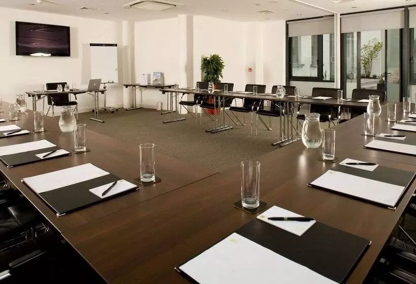 هتل Kilkenny Pembroke