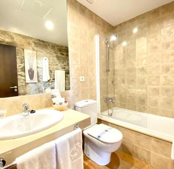 هتل Pazo De Lestrove By Pousadas De Compostela