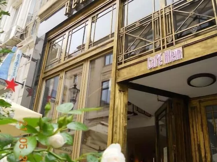 هتل Rembrandt Old Town