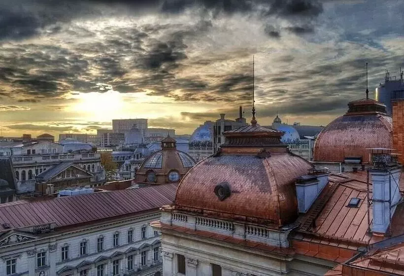 هتل Rembrandt Old Town