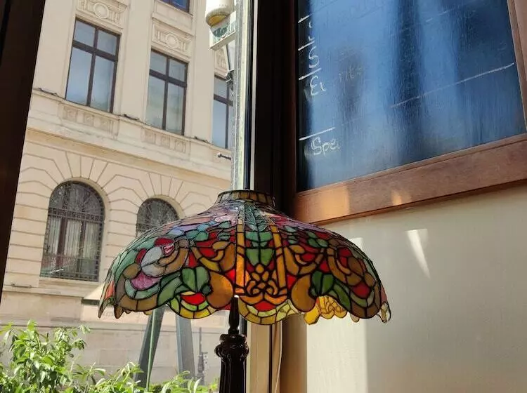 هتل Rembrandt Old Town