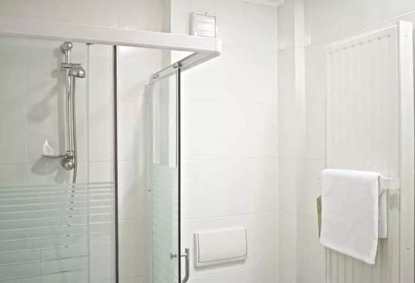 هتل Rembrandt Old Town