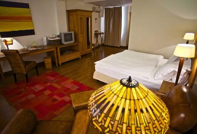 هتل Rembrandt Old Town