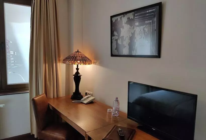 هتل Rembrandt Old Town