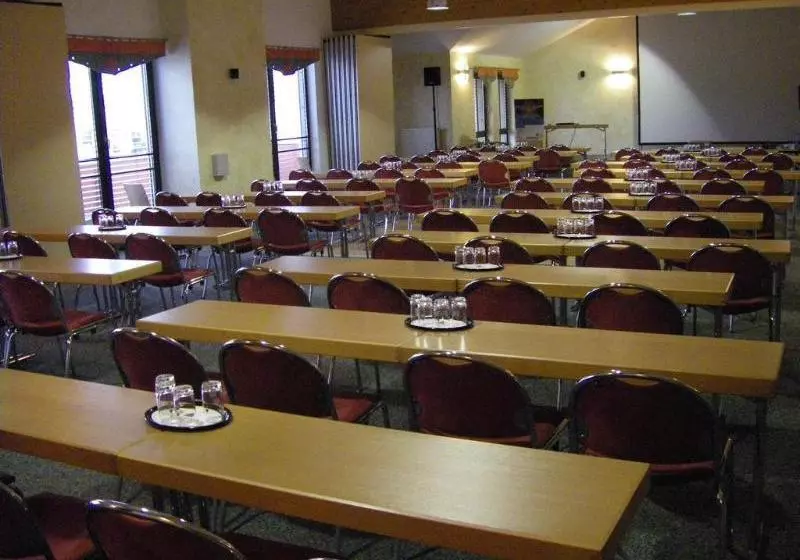 酒店 Euroville Jugend  Und Sport