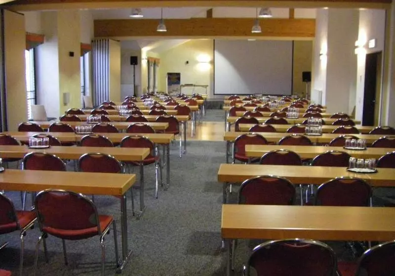 酒店 Euroville Jugend  Und Sport