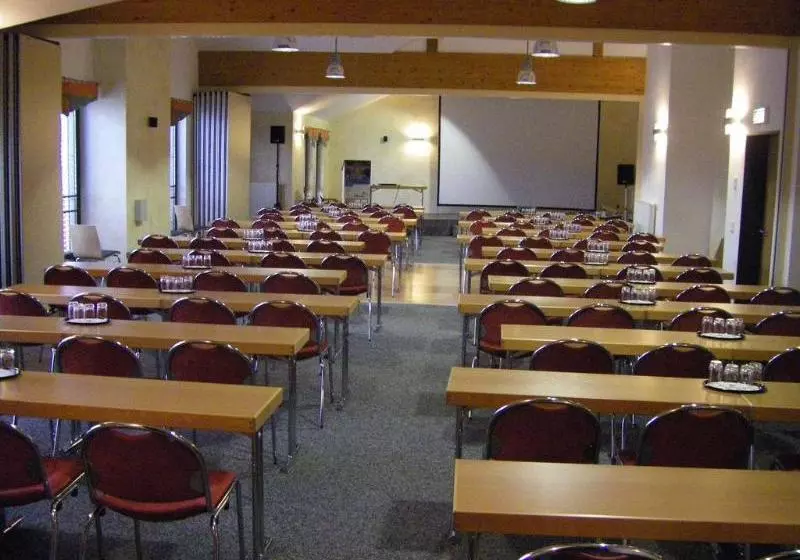 酒店 Euroville Jugend  Und Sport