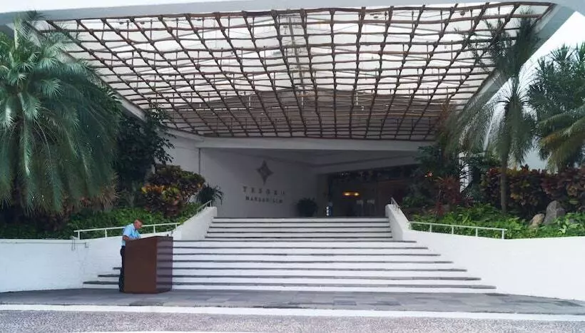 Отель Tesoro Manzanillo All Inclusive