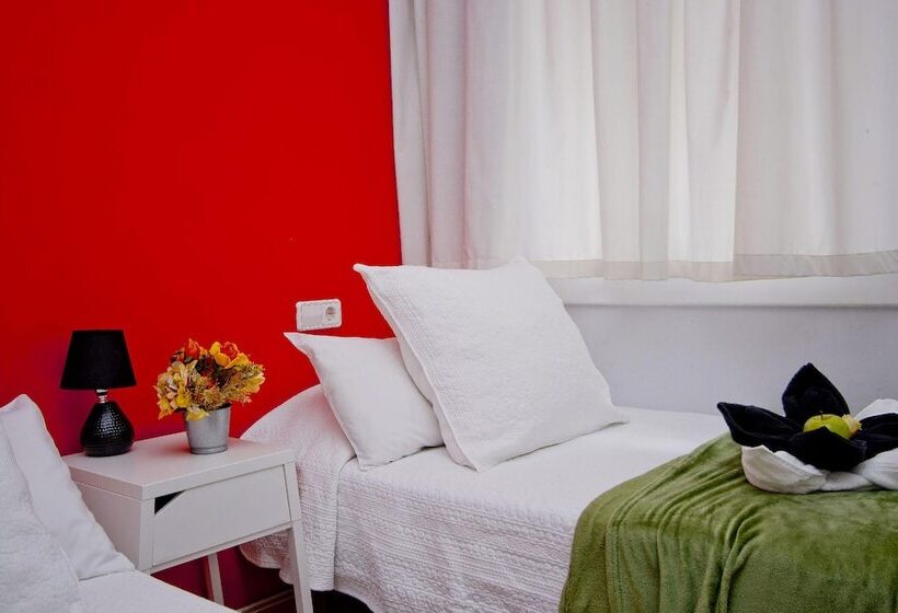 Общежитие Barcelona City North Hostal