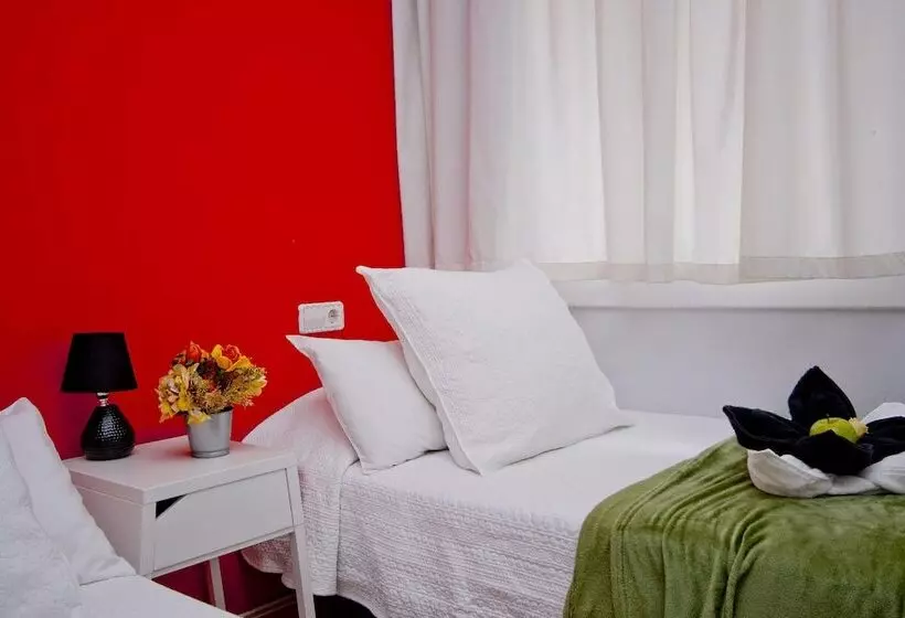 Общежитие Barcelona City North Hostal