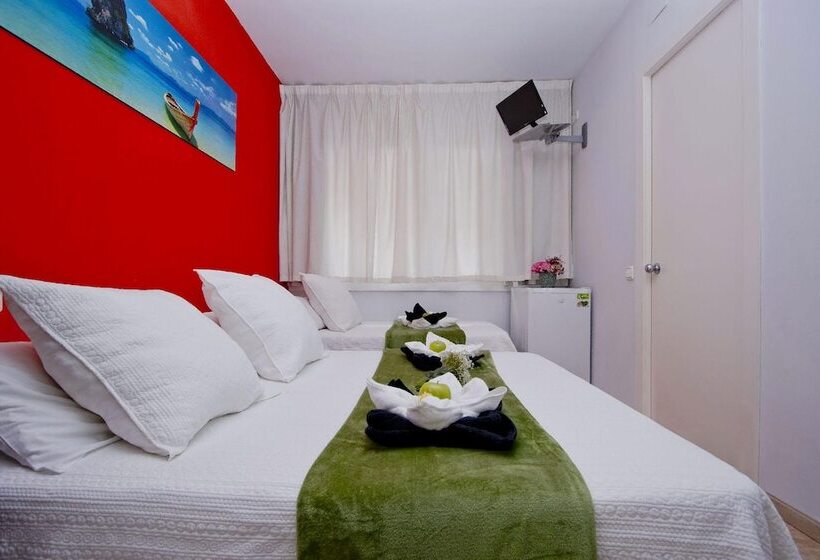 Общежитие Barcelona City North Hostal