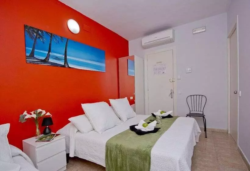 Общежитие Barcelona City North Hostal