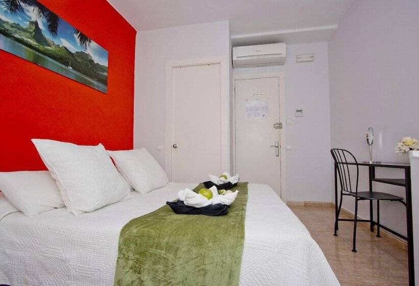 Общежитие Barcelona City North Hostal