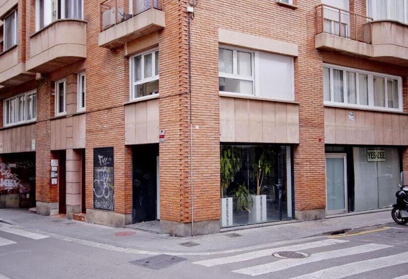 Общежитие Barcelona City North Hostal