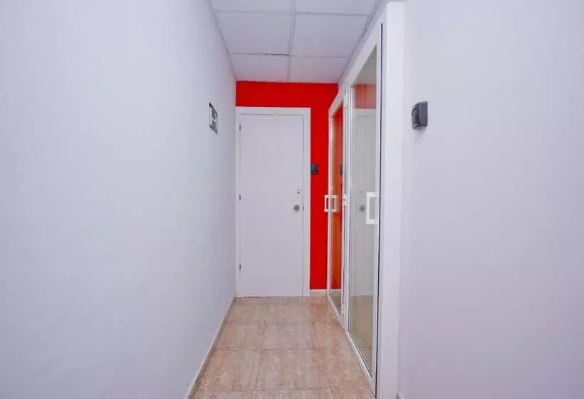 Общежитие Barcelona City North Hostal