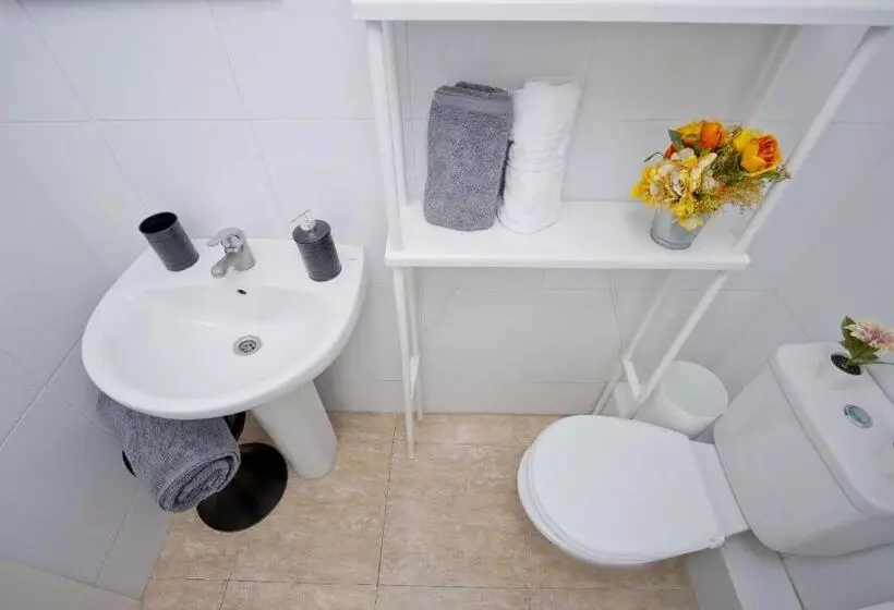 Общежитие Barcelona City North Hostal