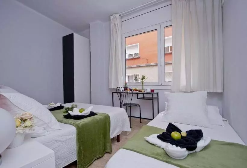 Общежитие Barcelona City North Hostal