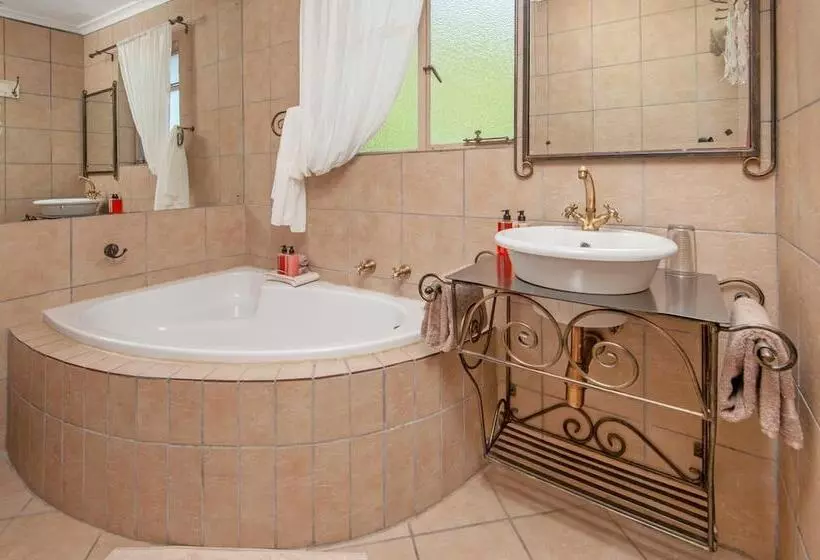 مبيت وإفطار 18 On Kloof Guest House