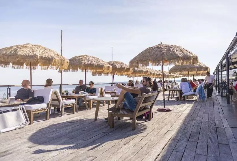 ホテル Awa Boutique + Design