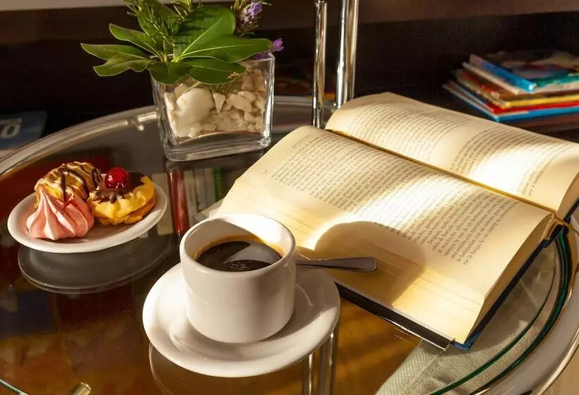 ホテル Awa Boutique + Design