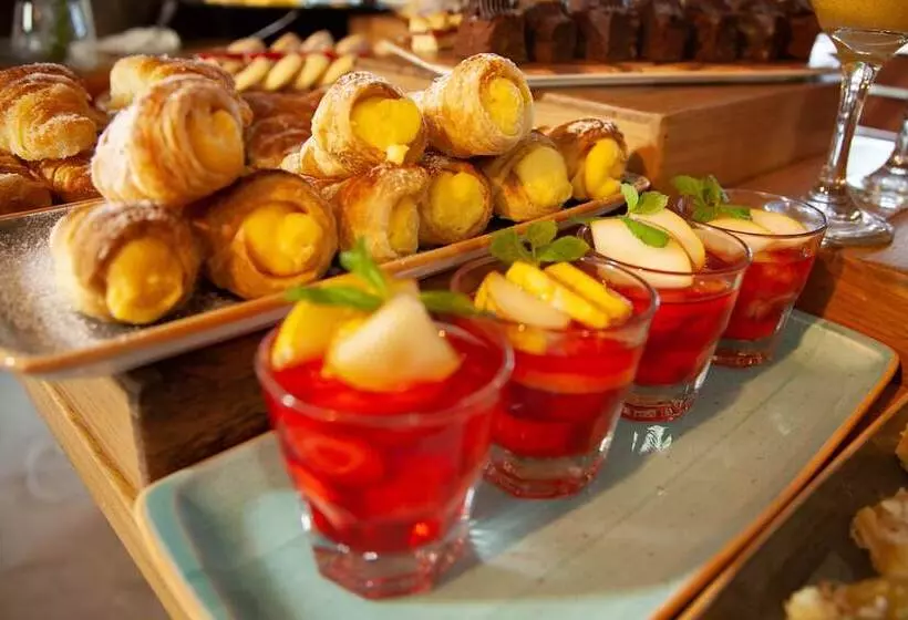 ホテル Awa Boutique + Design