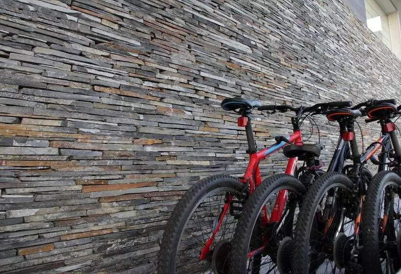 ホテル Awa Boutique + Design