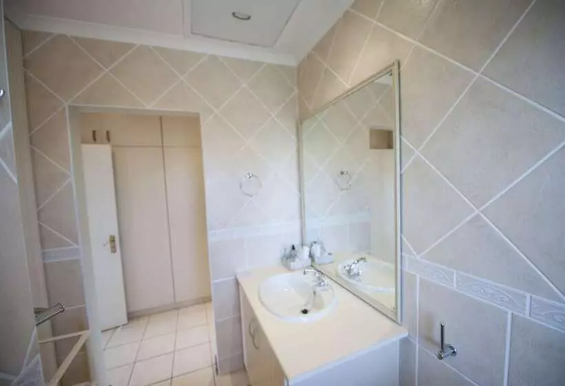 酒店 Bayside Lodge Garden Route B&b