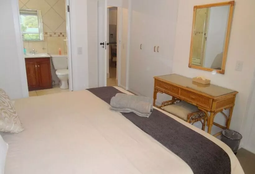 酒店 Bayside Lodge Garden Route B&b