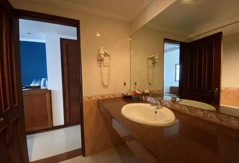 هتل Golden Tulip Dar Es Salaam