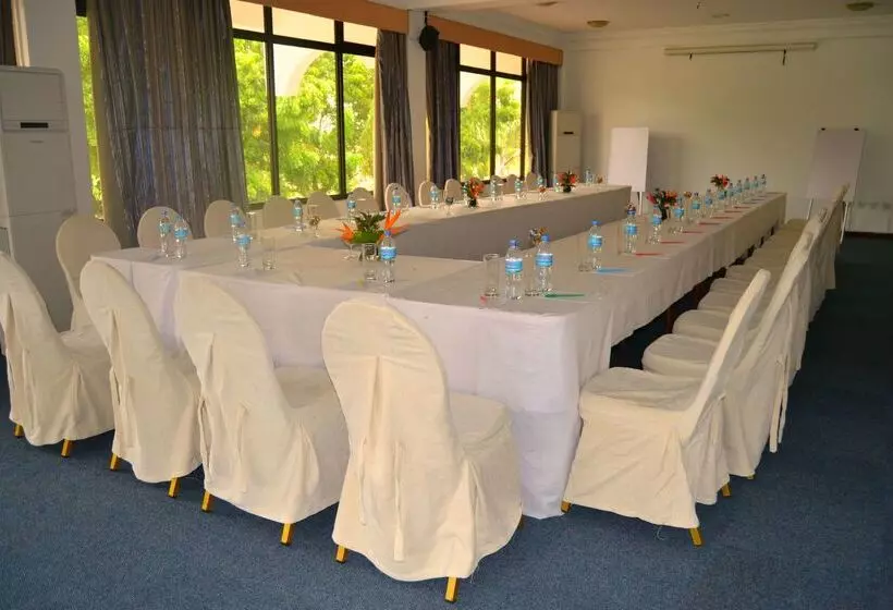 هتل Golden Tulip Dar Es Salaam