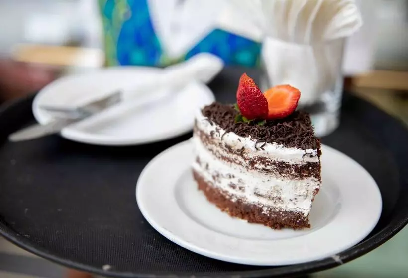 هتل Golden Tulip Dar Es Salaam