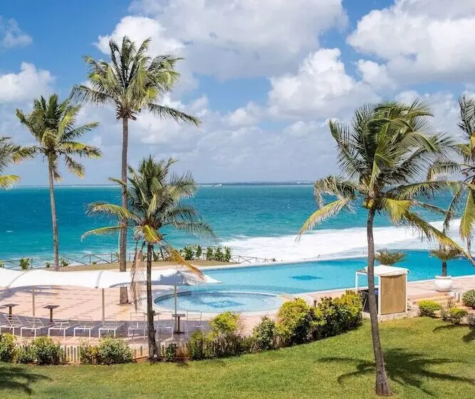 هتل Golden Tulip Dar Es Salaam