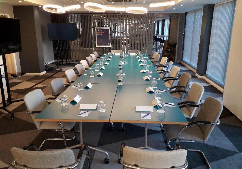 هتل Holiday Inn Express Leeds City Centre Armouries, An Ihg