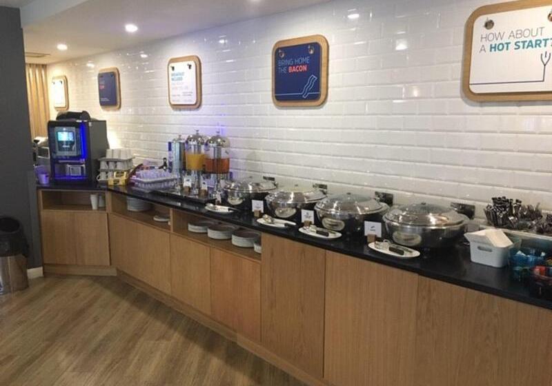 هتل Holiday Inn Express Leeds City Centre Armouries, An Ihg