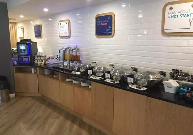 בית מלון כפרי Holiday Inn Express Leeds City Centre Armouries, An Ihg