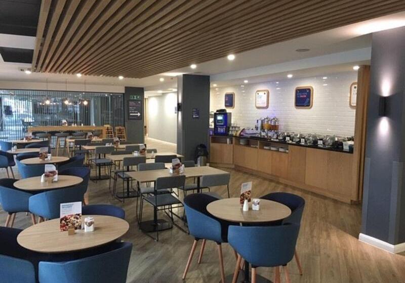 هتل Holiday Inn Express Leeds City Centre Armouries, An Ihg