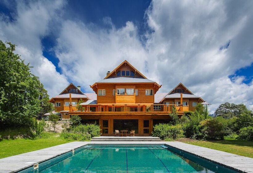 هتل Hostería Isla Victoria Lodge