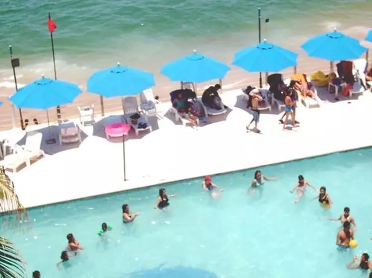 هتل Las Torres Gemelas Acapulco