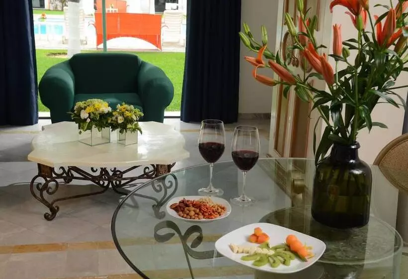 ホテル Mision Colima