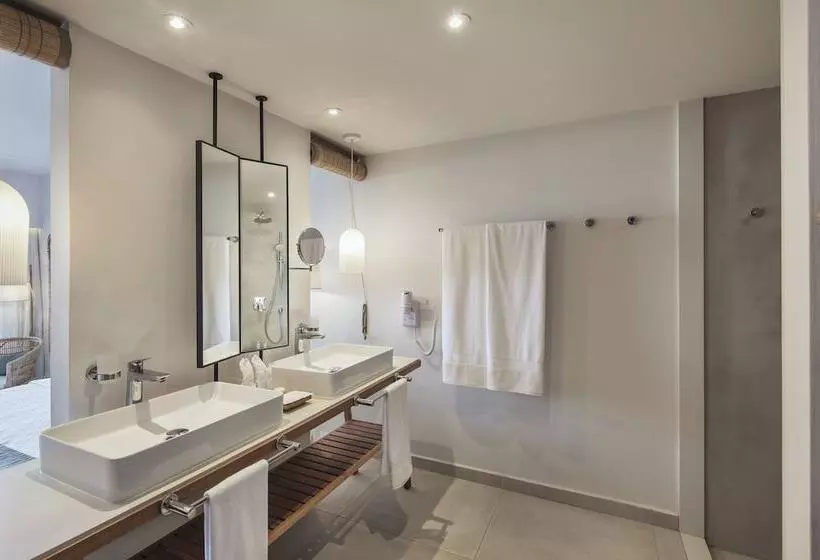 هتل Preskil Island Resort