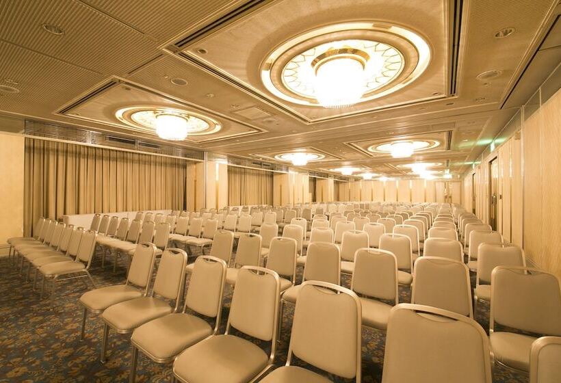 Shin Osaka Washington Hotel Plaza