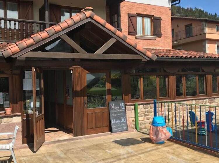 호스텔 El Roblón De Cabuerniga