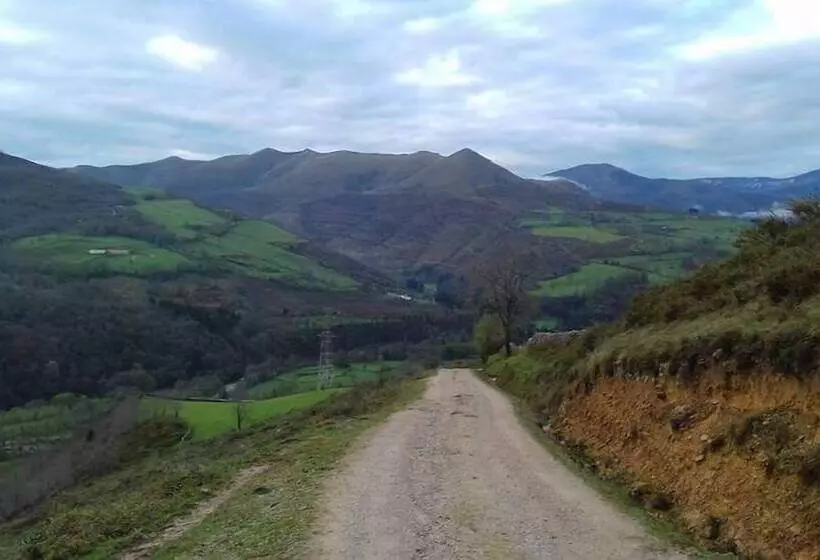 ユースホステル El Roblón De Cabuerniga