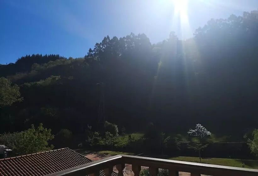 ユースホステル El Roblón De Cabuerniga