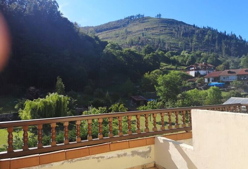 호스텔 El Roblón De Cabuerniga