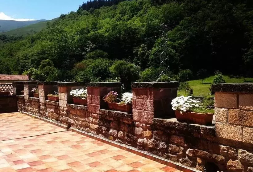 ユースホステル El Roblón De Cabuerniga