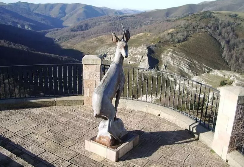 ユースホステル El Roblón De Cabuerniga