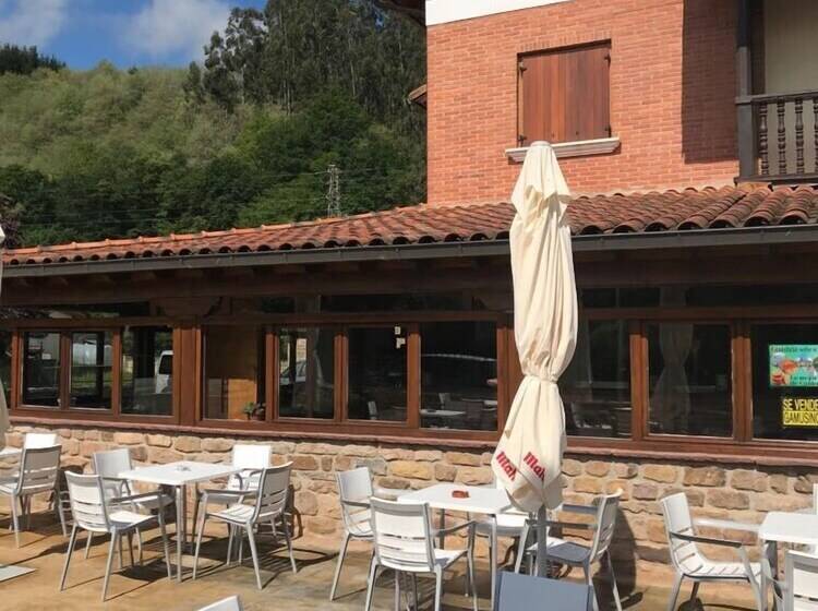 호스텔 El Roblón De Cabuerniga