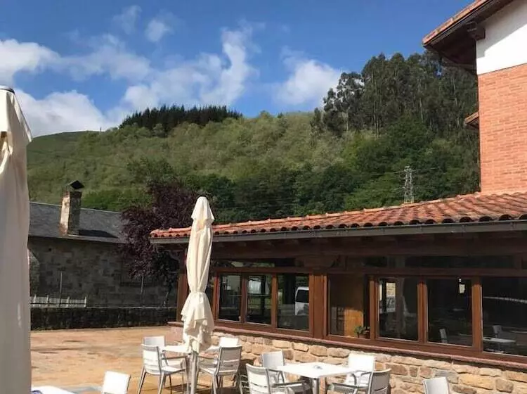 ユースホステル El Roblón De Cabuerniga